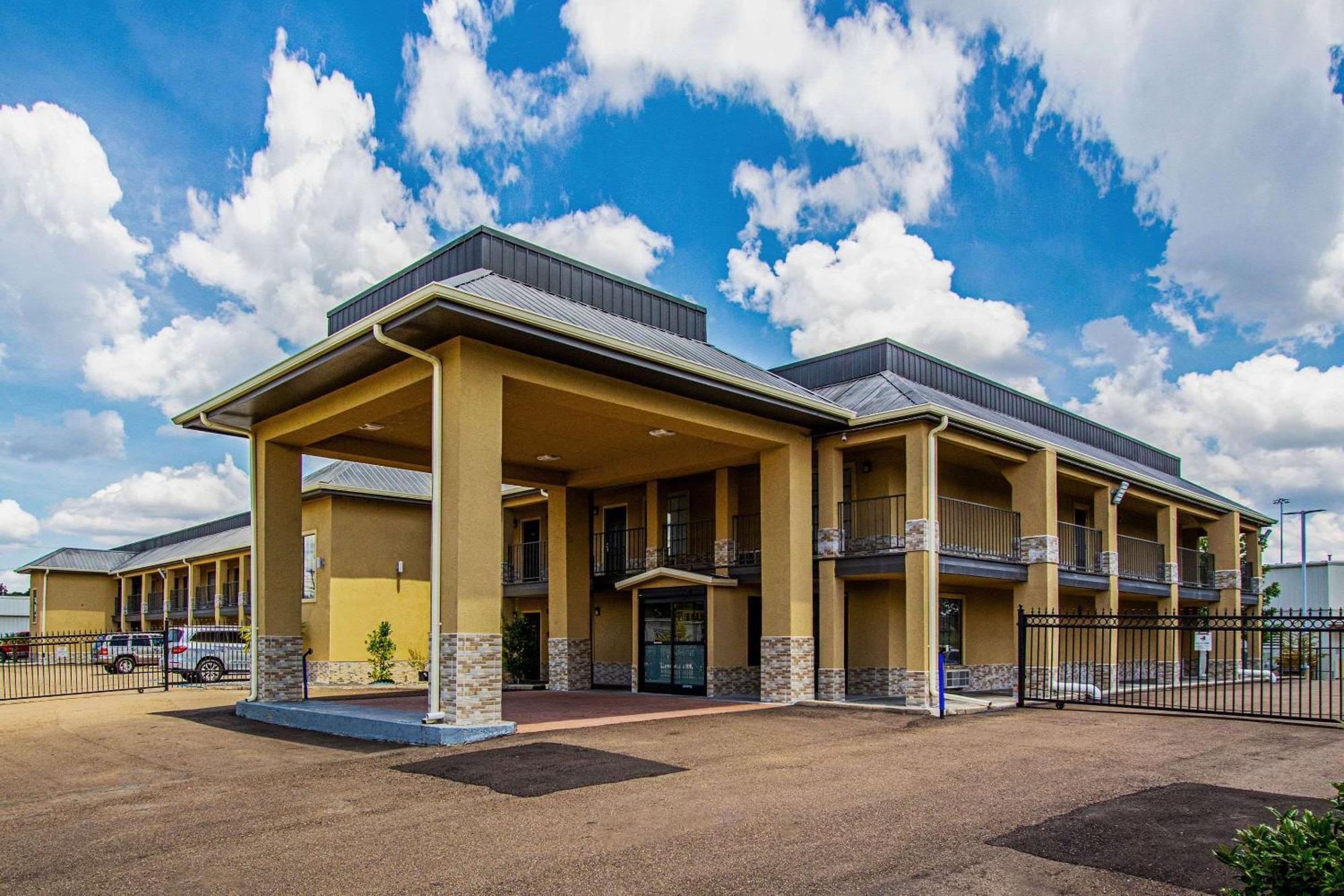 Hotel Super 8 By Wyndham Jackson Ms Exteriér fotografie